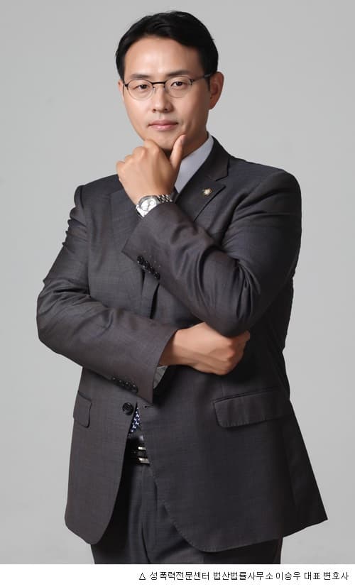 강제추행 혐의로 전과기록, 취업제한 막으려면 초기부터 성범죄 전문변호사 도움 필요