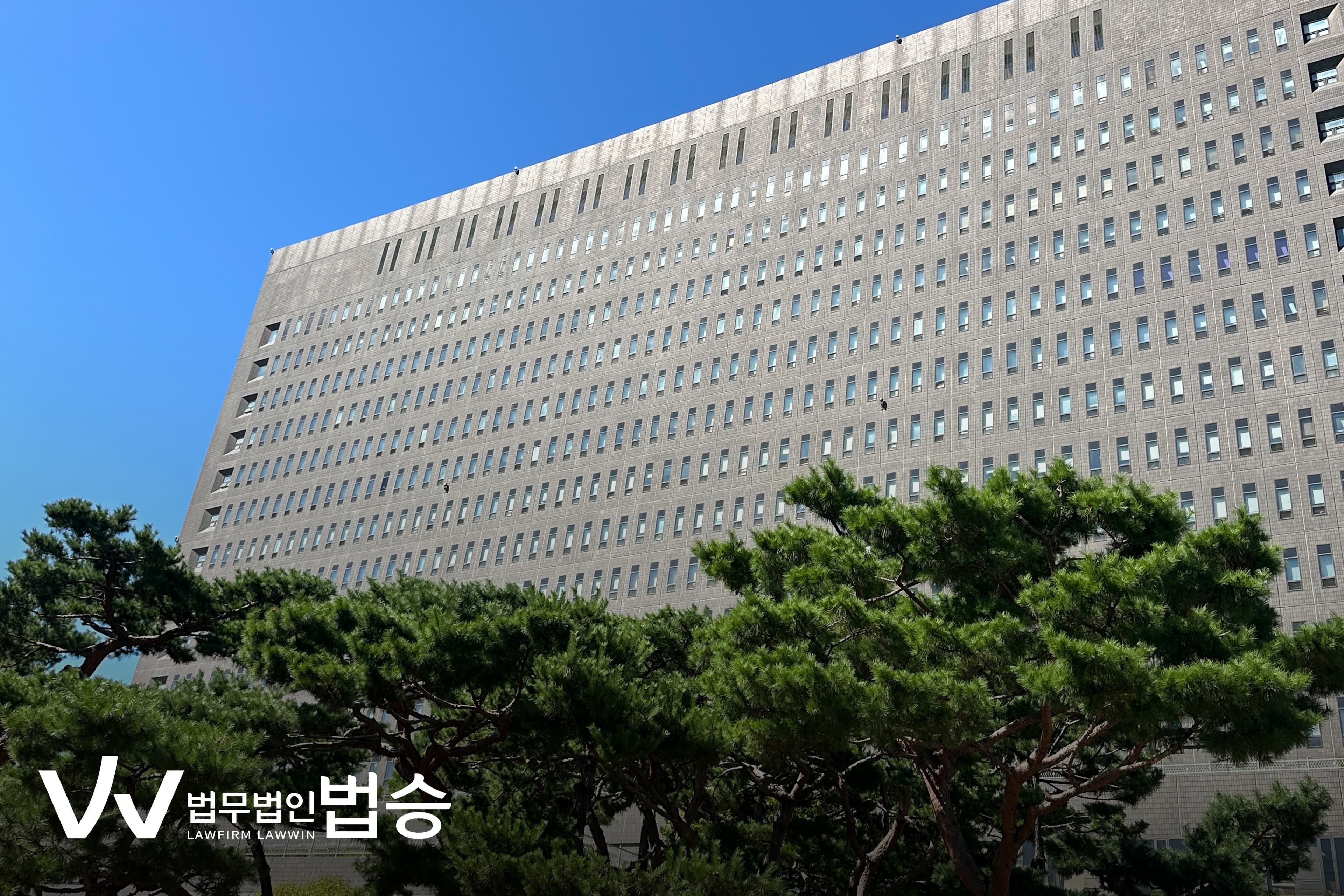 사법 체계의 근간을 뒤흔드는 가장 뜨거운 화두 ‘검사의 보완수사권’입니다